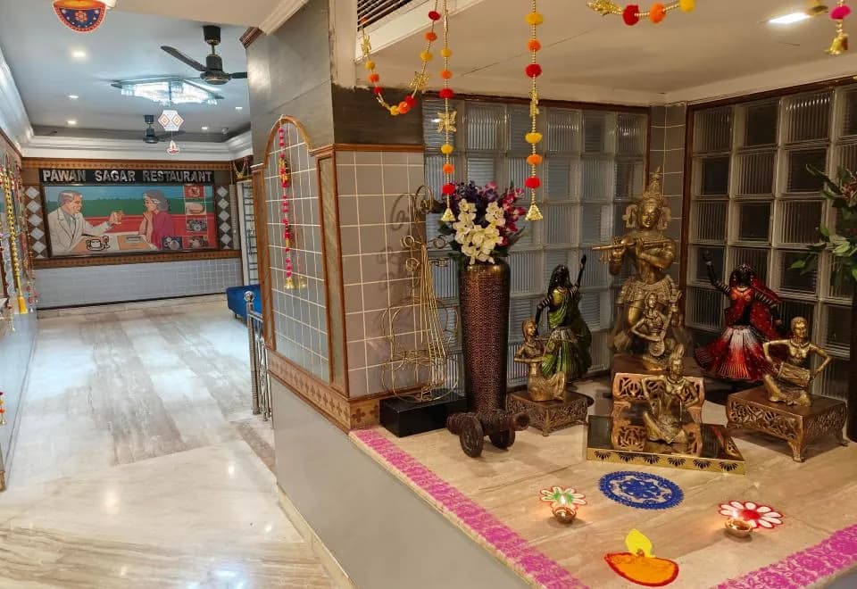Chandra Inn