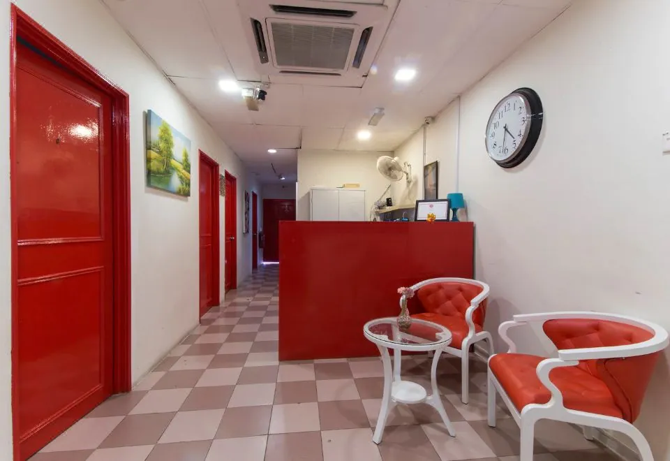 OYO 304 Zero Hour Hotel