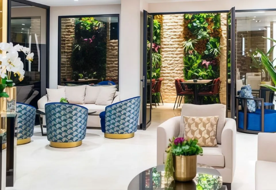 Aprilis Deluxe Hotel