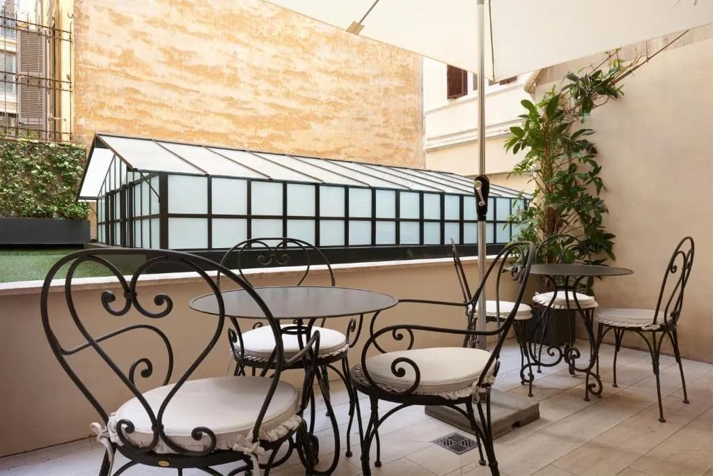 Terrace Pantheon Relais