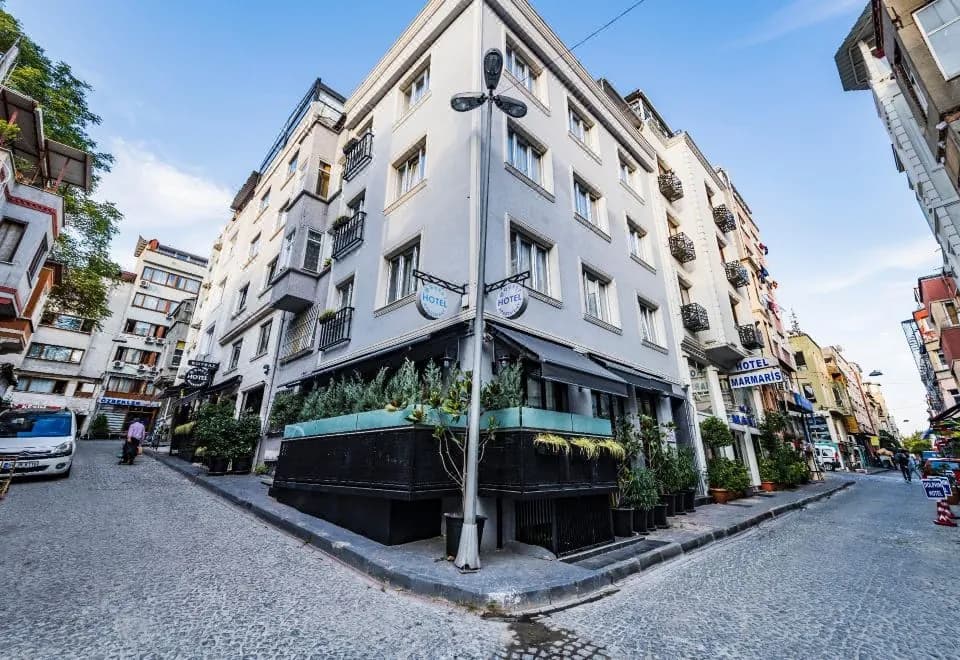 BGuest Hotel & Residence