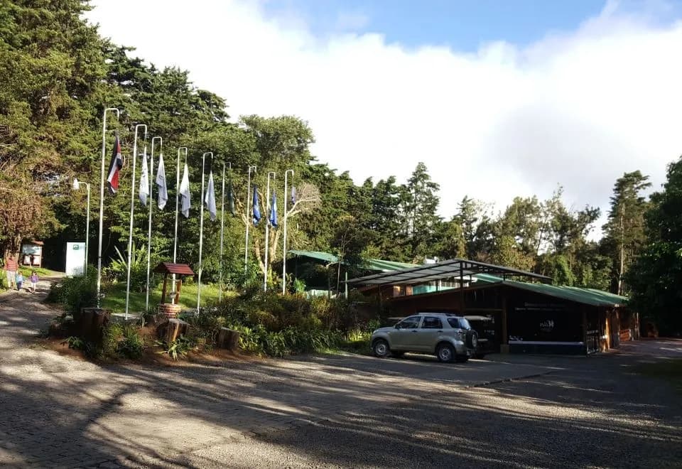 Los Pinos Cabins & Reserve