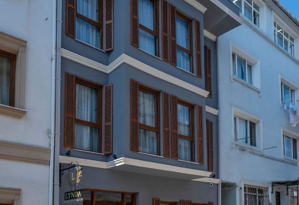 Lynda Hotel