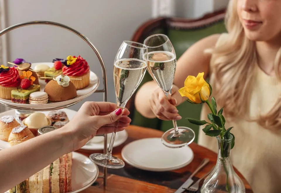 (Radisson Blu Hotel, London South Kensington (formerly Vanderbilt))