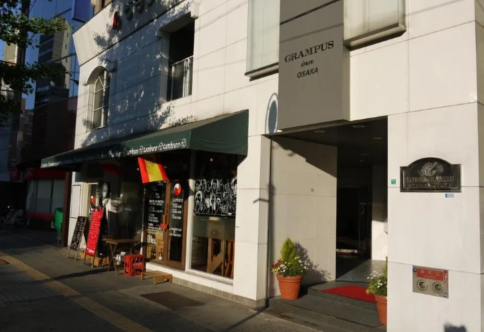 Grampus Inn Osaka