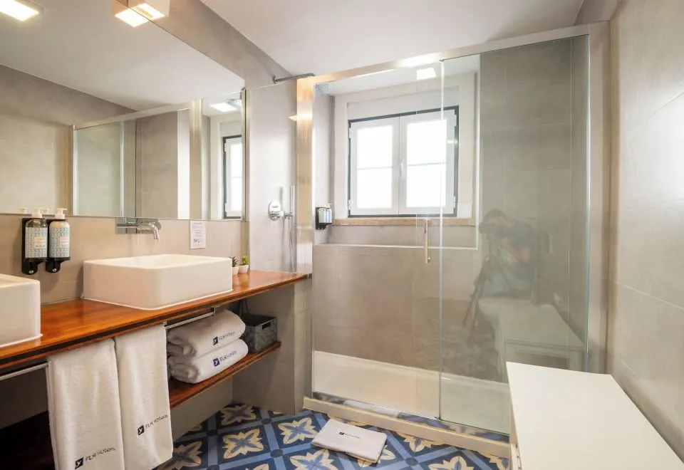 Bica FLH Suites