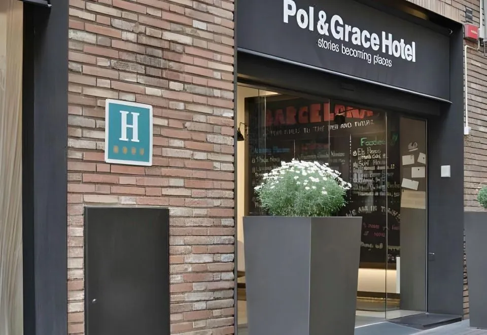 Pol & Grace Hotel